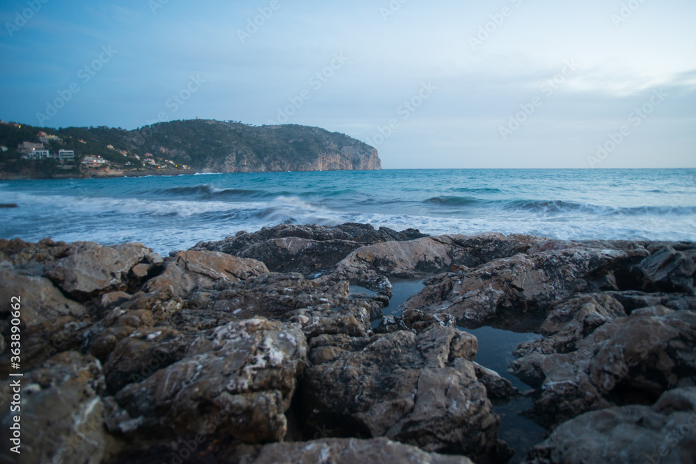 Blaue Stunde am Meer, Felsen, Mittelmeer Blaue Stunde am Meer, Felsen, Mittelmeer