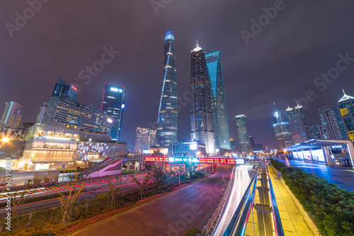 High-rise buildings, overpasses, and heavy vehicular traffic in the city center at night. © 一飞 黄