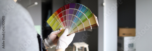 Φωτογραφία Palettes with paints for home color renovation