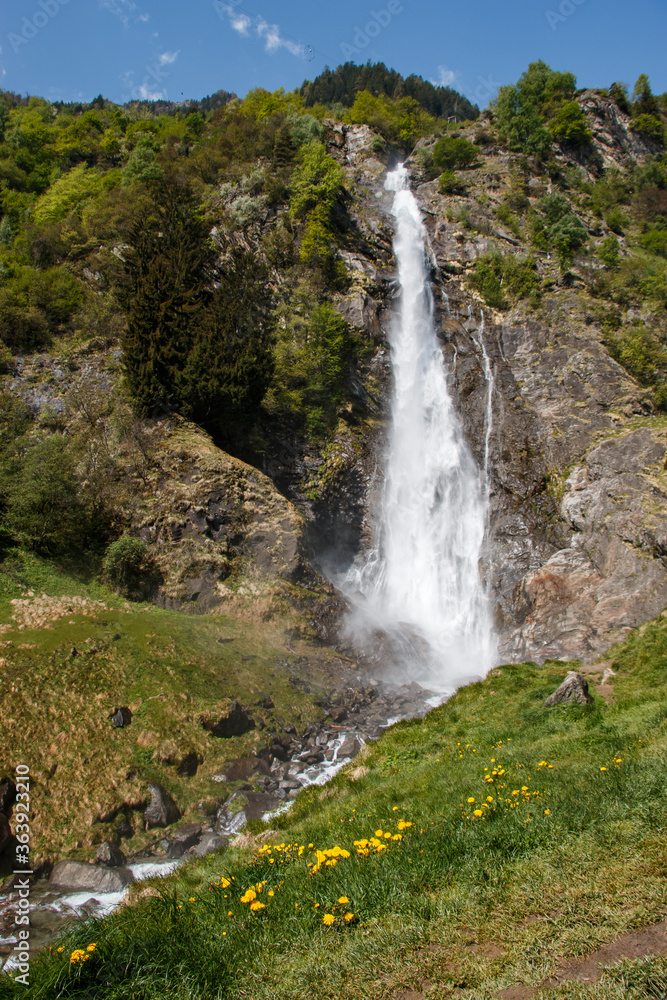 Tosender Wasserfall