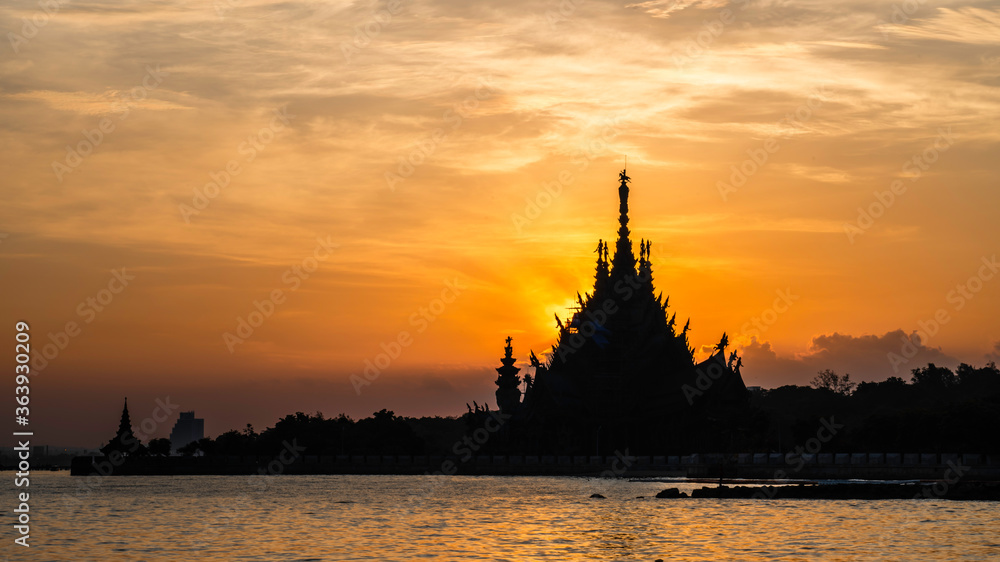 Obraz premium sunset over the church