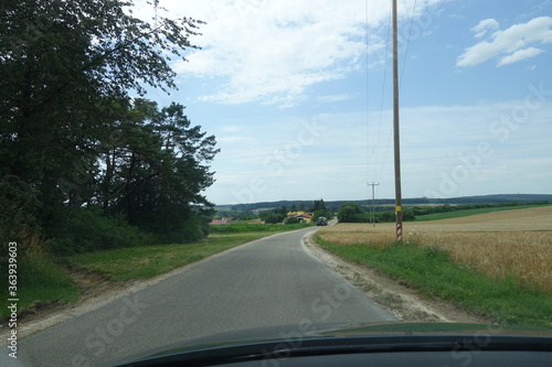 Landstraße - Straße - Asphalt - Auto - Auto fahren photo