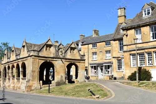 England, Gloucestershire, Cotswolds, Chipping Campden, houses and church photo