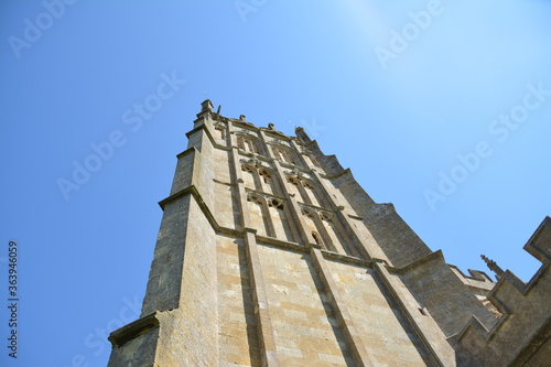 England, Gloucestershire, Cotswolds, Chipping Campden, houses and church