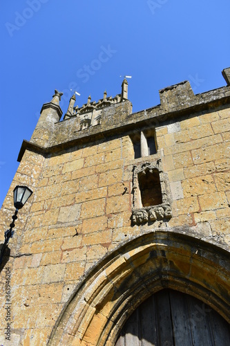 England, Gloucestershire, Cotswolds, Chipping Campden, houses and church