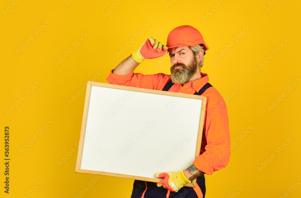 Serious Builder man with flipchart. Engineer project, copy space. architect and engineering drawing. contractor giving presentation. Presentation on flipchart plan for construction Serious Builder man with flipchart. Engineer project, copy space. architect and engineering drawing. contractor giving presentation. Presentation on flipchart plan for construction