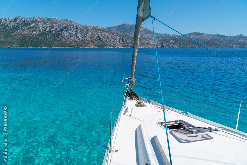 Fototapeta premium Sailingboat on beautiful, turquoise color, clean sea.