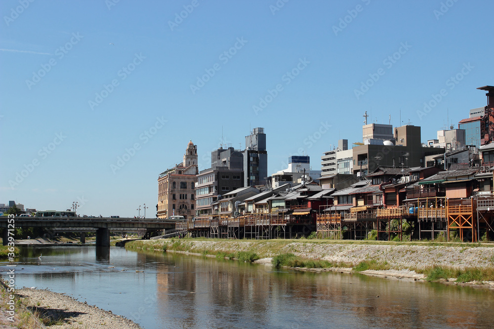 京都　鴨川から見た町並み