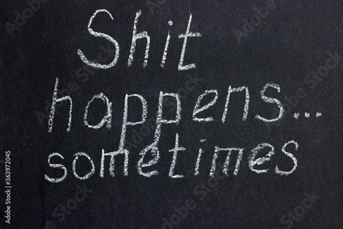 Obraz na płótnie
Warning inscription on chalk board: shit happens sometimes w salonie