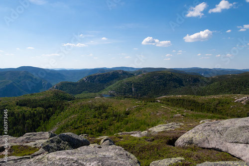 View from the summit of the "Mont-du-lac-des-cygnes" (Swan lake mountain) in Charlevoix, Quebec © jonas