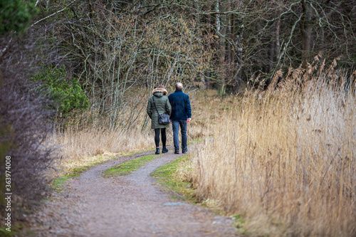 Man and woman walking in a nature reserve © Björn Kristersson