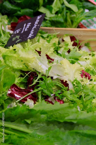 Fruits et légumes primeur marché salade