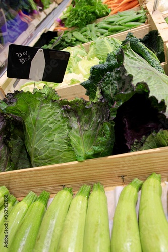 Fruits et légumes primeur marché salade