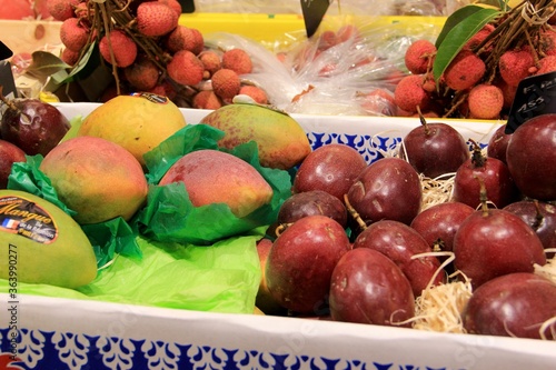 Fruits et légumes primeur marché mangues