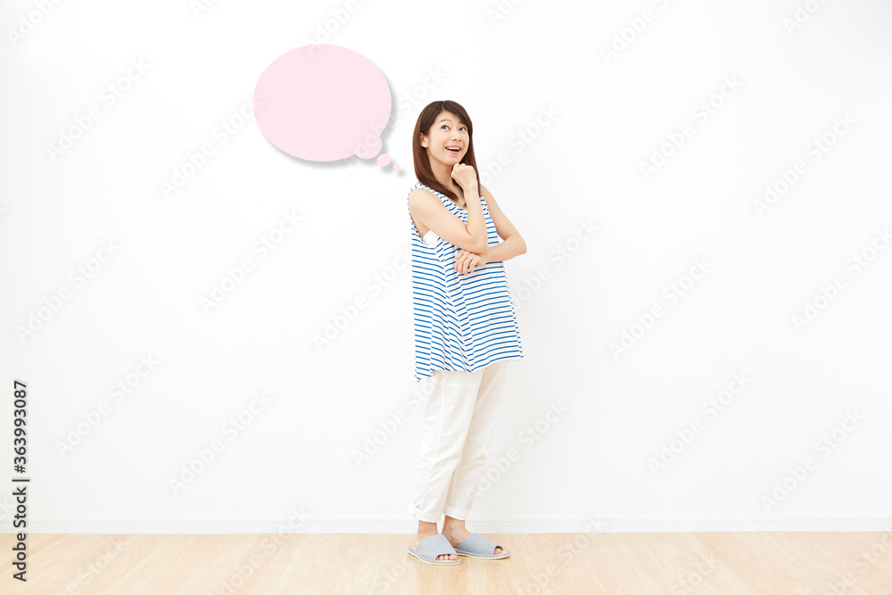 女性　リビング