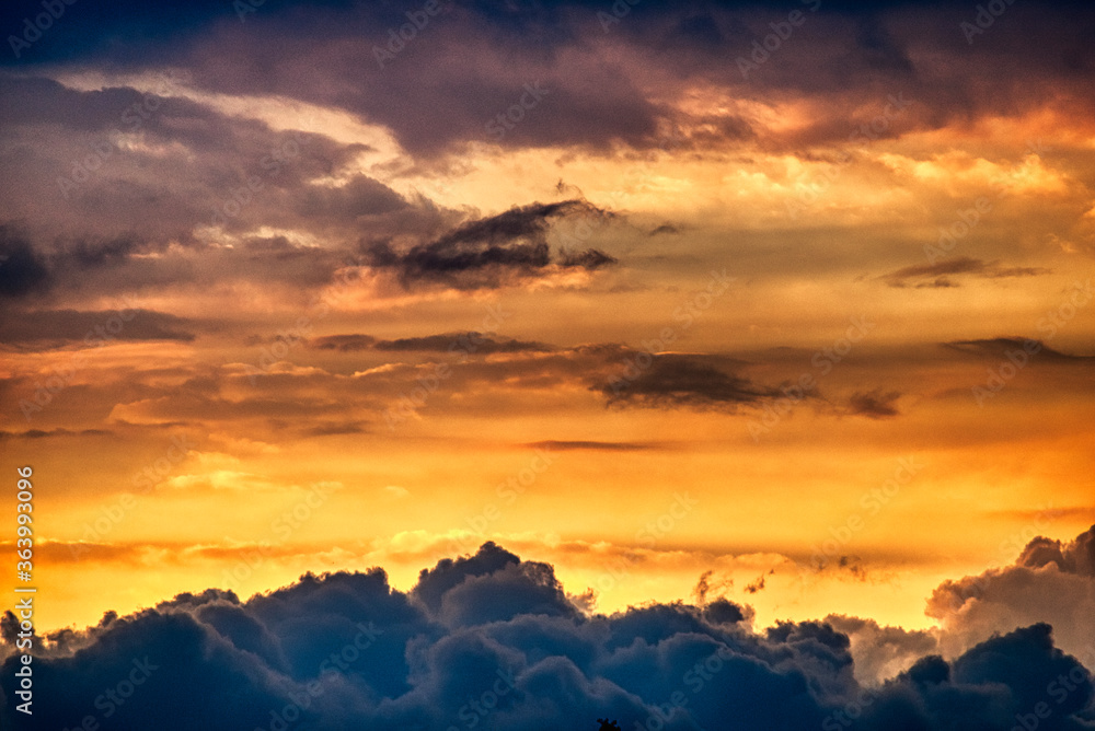 Obraz premium sunset in the mountains