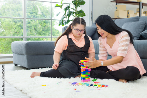 Foto Autistic girl practicing learning development at home.
