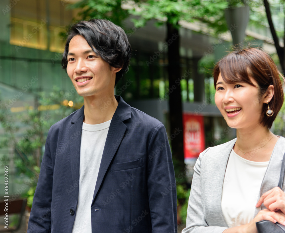 男女 カップル 歩く 男女 カップル 歩く