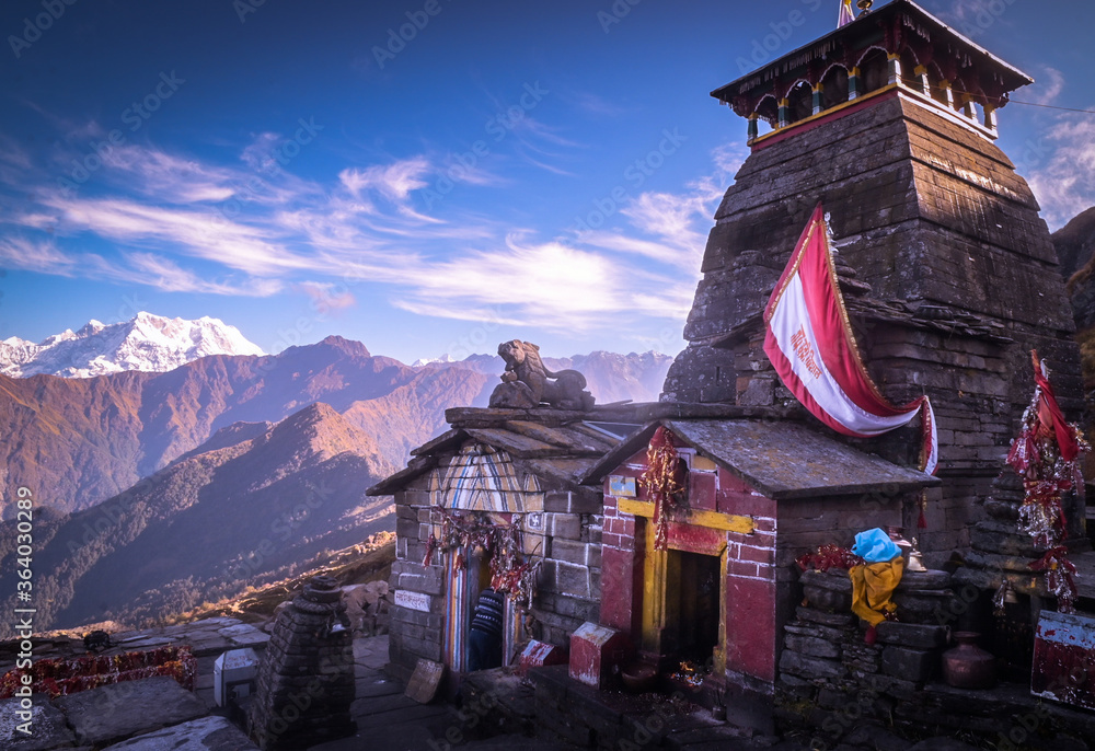 Φωτογραφία Beautiful panoramic landscape view of the Lord Shiva temple at the highest altitude of Himalaya