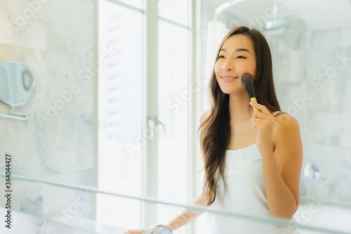 Portrait beautiful young asian woman check up and make up her face