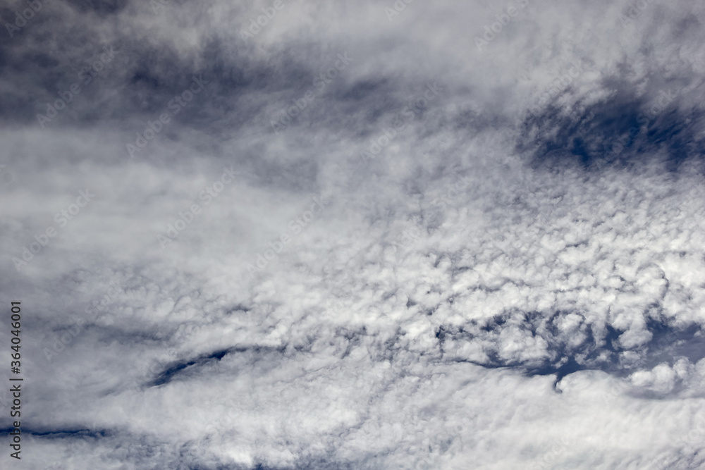 Obraz premium high Cumulus clouds against a dark blue sky
