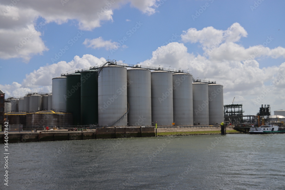 Storage tanks at the queen wilhelminahaven port of Vlaardingen for storing oil at Vopak. Storage tanks at the queen wilhelminahaven port of Vlaardingen for storing oil at Vopak.