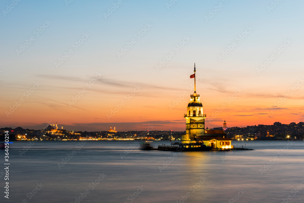 Fototapeta premium Romantic Istanbul Sunset Landscape.