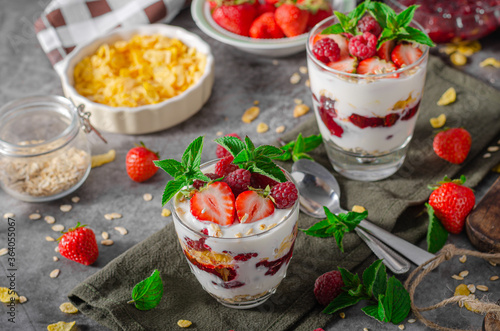 Granola yogurt fruits