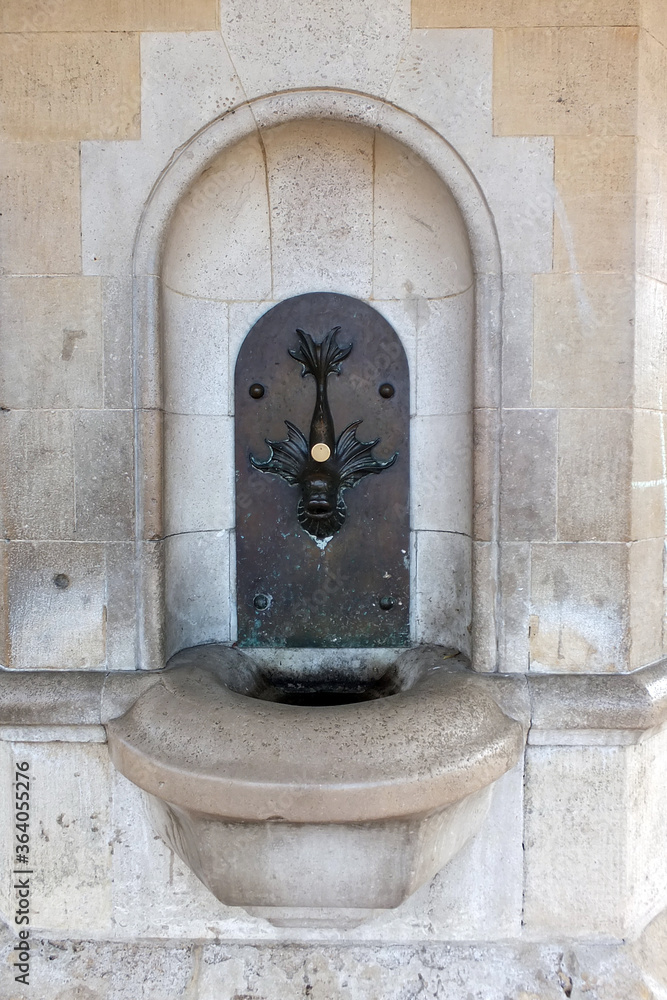 An old drinking fountain in Kensington Gardens, London An old drinking fountain in Kensington Gardens, London