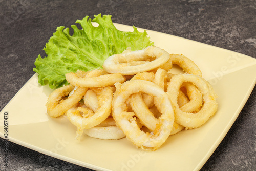 Roasted squid rings with salad
