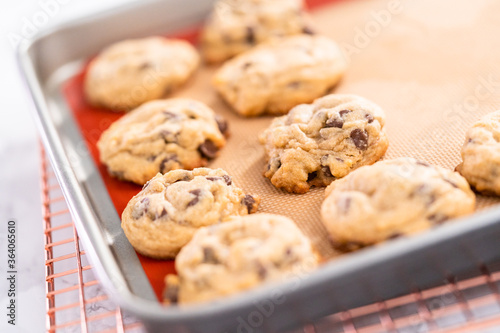 Baking cookies © arinahabich