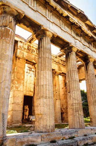 Cuadro en lienzo Temple of Hephaestus in Ancient Agora on sunny day, Athens, Greece