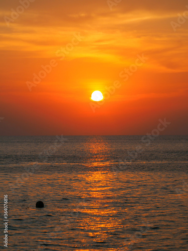 Fototapeta Naklejka Na Ścianę i Meble -  The sun and horizon at dusk