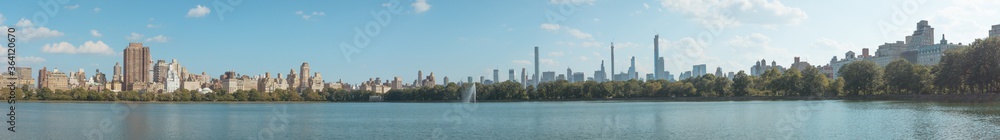 Jacqueline Kennedy Onassis Reservoir in Central Park, Manhattan, New York City, USA Panorama