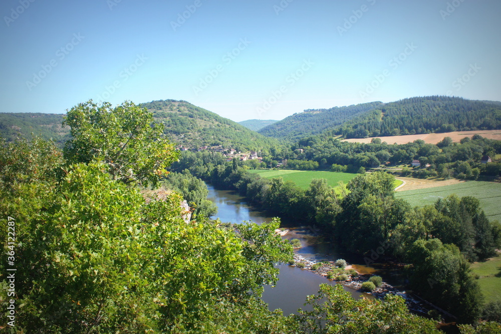 paysage rocheux du lot , rivière la dordogne