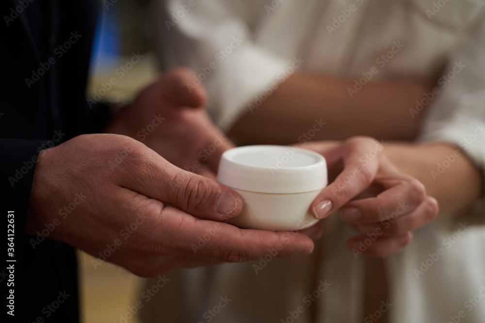Buying cream for keeping skin healthy and nourished Buying cream for keeping skin healthy and nourished