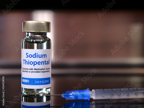 Fotografie Vial of Thiopental is a barbiturate used to induce anesthesia