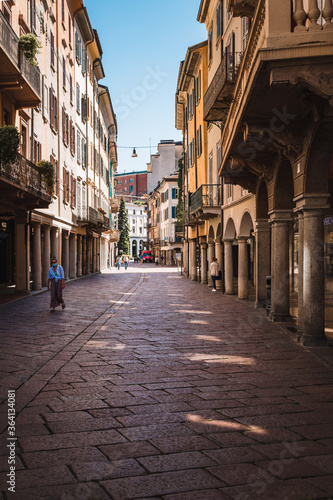 View of the city center with people walking, alleys © Jan Cattaneo