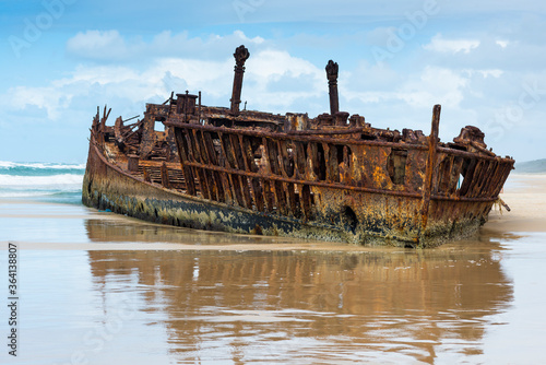 Cuadro en lienzo Maheno Shipwreck on Fraser Island, Queensland, Australia.