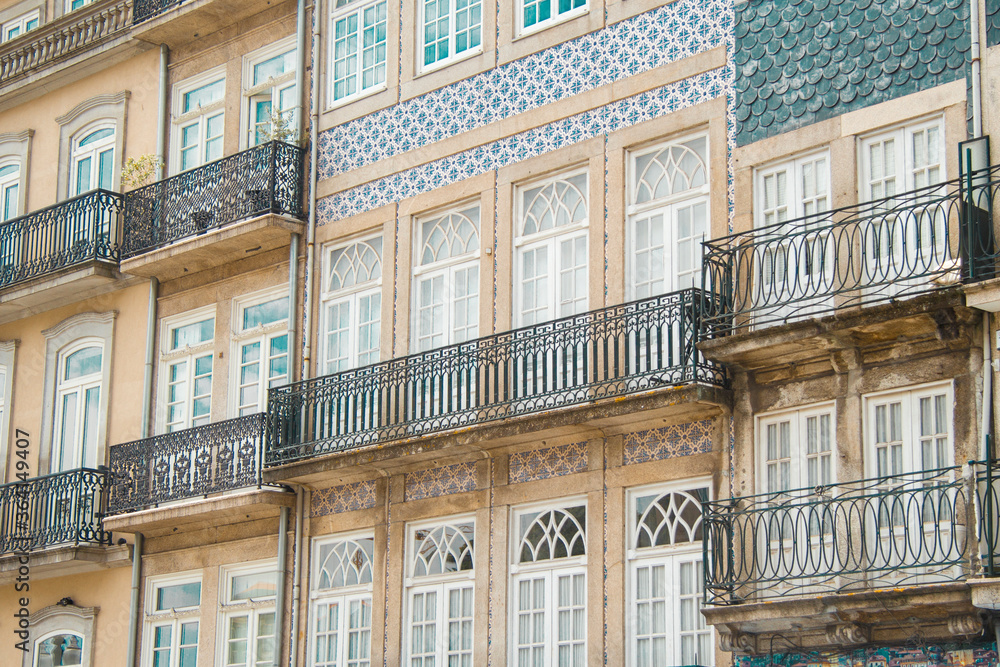 Obraz premium Beautiful typical Portuguese facade of majestic residential building with blue tiles and white windows on elegant balconies in the center of Porto Portugal