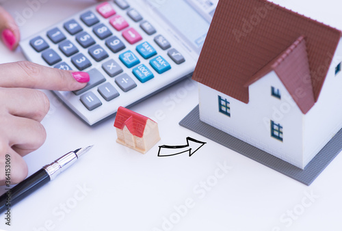 Fotografie Make calculation to increase mortgage to a bigger house or real estate property