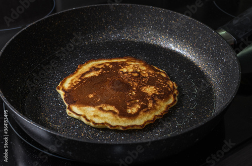 Cook fries pancakes in a pan on an induction cooker	
