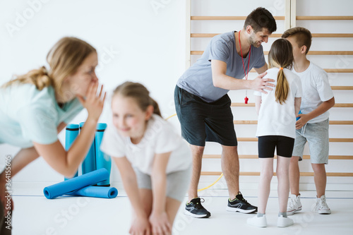 Fotografi Kids exercising during physical education at school gym