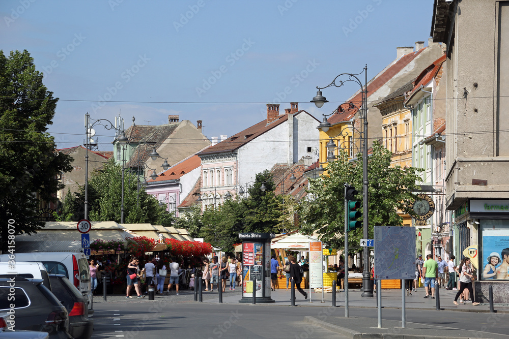 Fototapeta premium Hermannstadt-Sibiu-Rumänien-Fußgängerzone-Sommer
