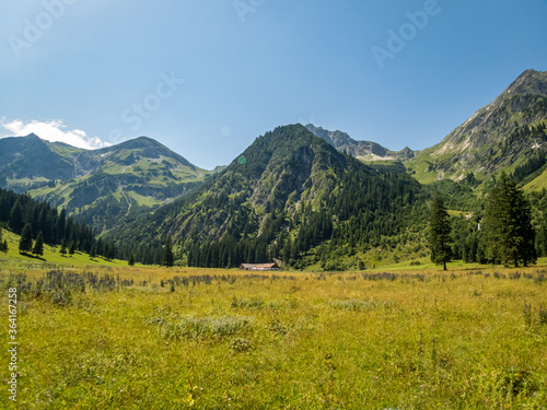 Hike around the Vilsalpsee in Tannheim Valley © mindscapephotos