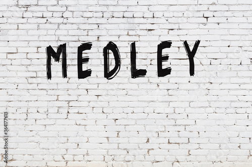 Tableau sur toile Inscription medley painted on white brick wall