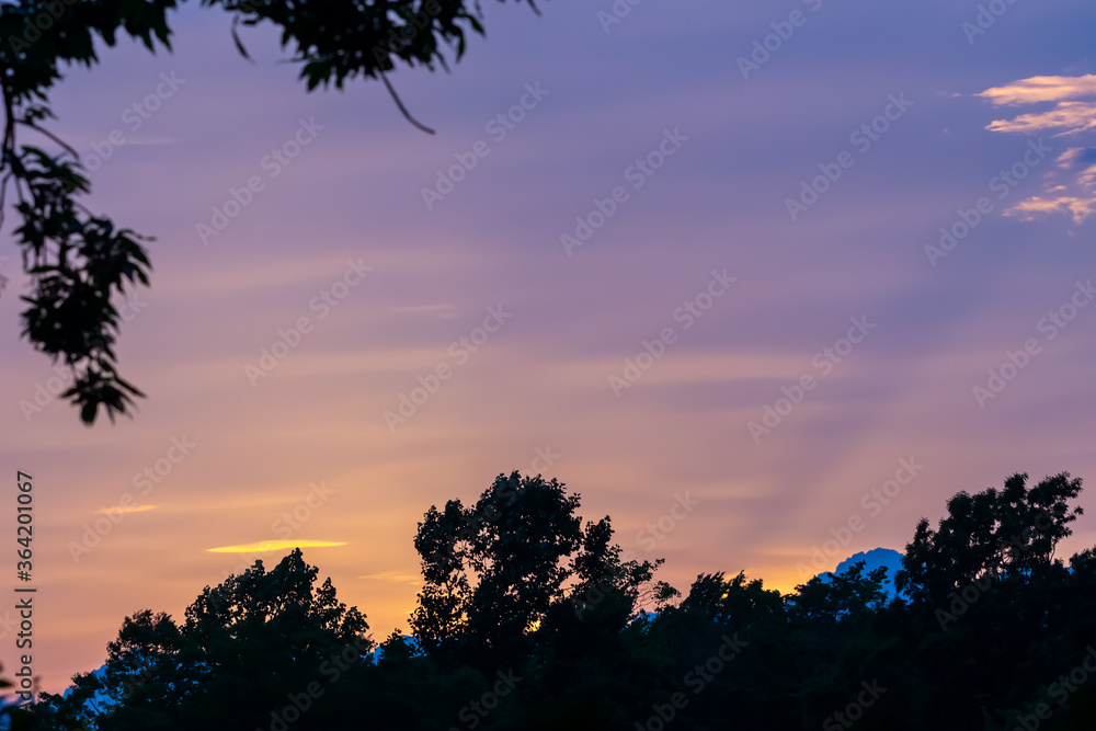 マジックアワー 青い空 オレンジ色 夕焼け マジックアワー 青い空 オレンジ色 夕焼け