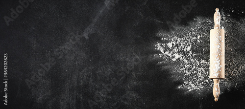 Panel kuchenny z motywem Cooking or baking background with rolling pin