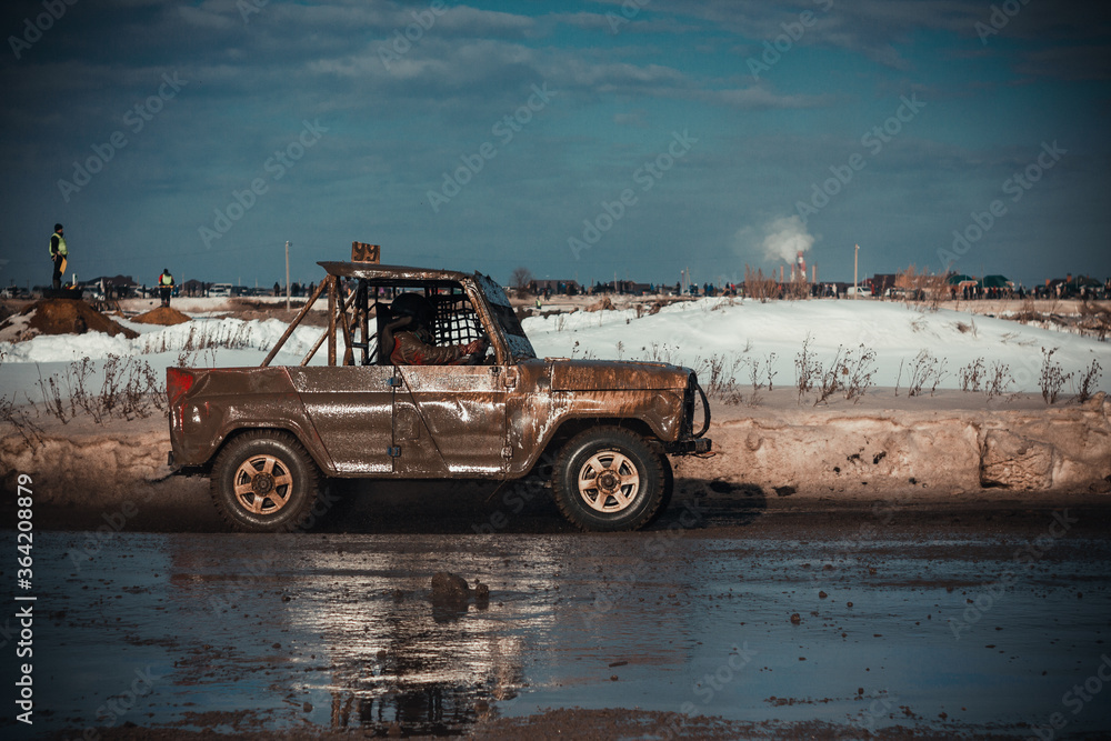 Obraz premium Dirty race cars ride off-road at competitions