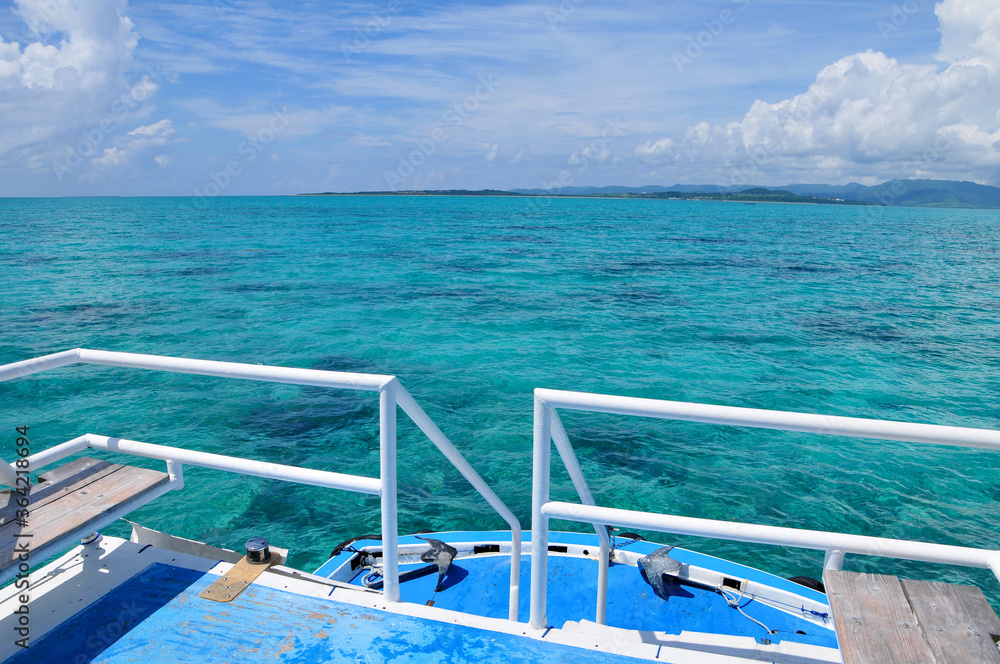 Fototapeta premium 夏の海 Beautiful blue sea in summer
